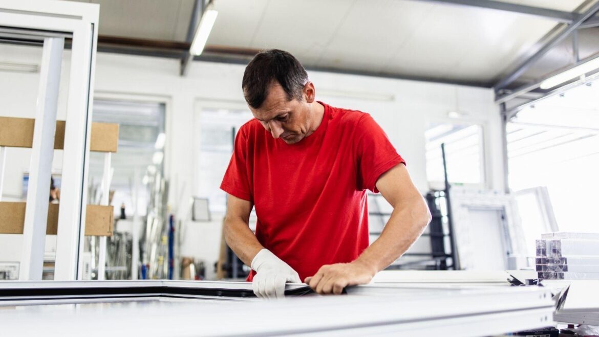 What Are the Benefits of Choosing an Aluminum Sliding Doors Factory?