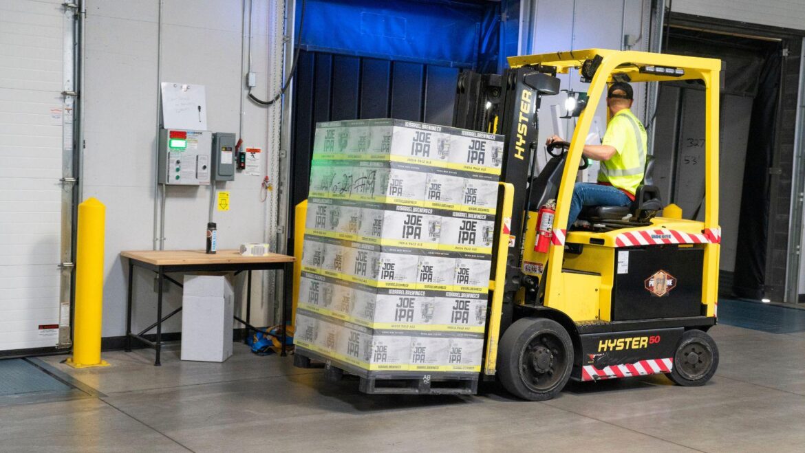 The Future of Material Handling: Flexible and On-Demand Forklift Hire