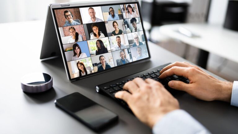 Comparing Fulfillment Models: In-House vs. Outsourced vs. Hybrid SEO Delivery