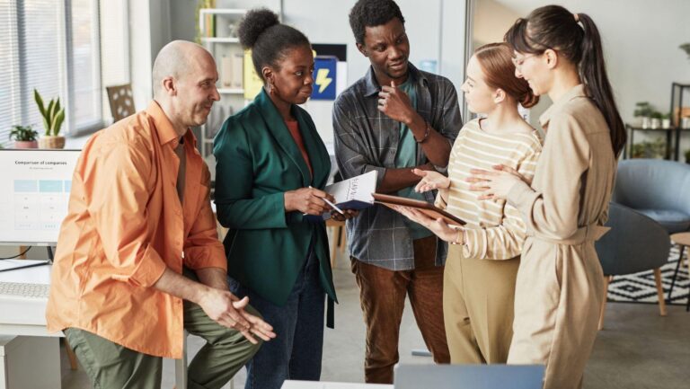 Cross-Cultural Clarity: Navigating Feedback Nuances in a Multicultural Workplace
